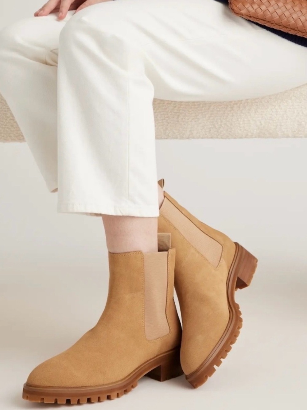 QUINCE Italian Suede Chelsea Boot Desert Tan Minimalist Size 9 Womens Classic